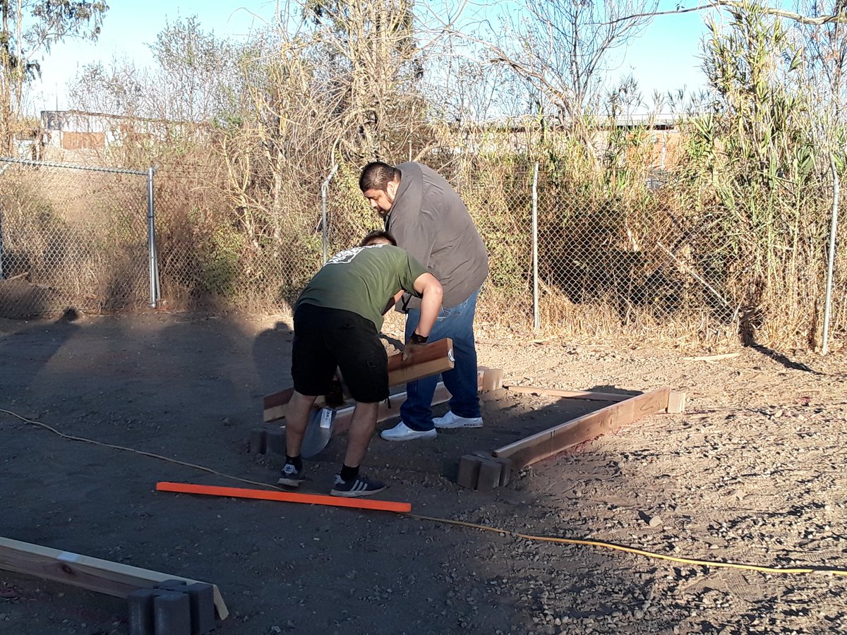 LeslieCruz915's tweet photo. #team8572 serving our veterans @ #operationfreedompaws with building flower beds, sheds & benches. @Josephareyes83 @ChrisNana8572 @AntonioQ8572 @SteveWoodsHD @EricHansen_8572 @FreightHd8572 @crazy4that20 @MarkB_46 https://t.co/Jj282kFBHd