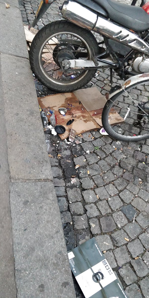 SoWathh's tweet photo. Bas de Montmartre, un 02 novembre. Une nouvelle carte postale @mairie18paris ? https://t.co/syrBEKFr6C