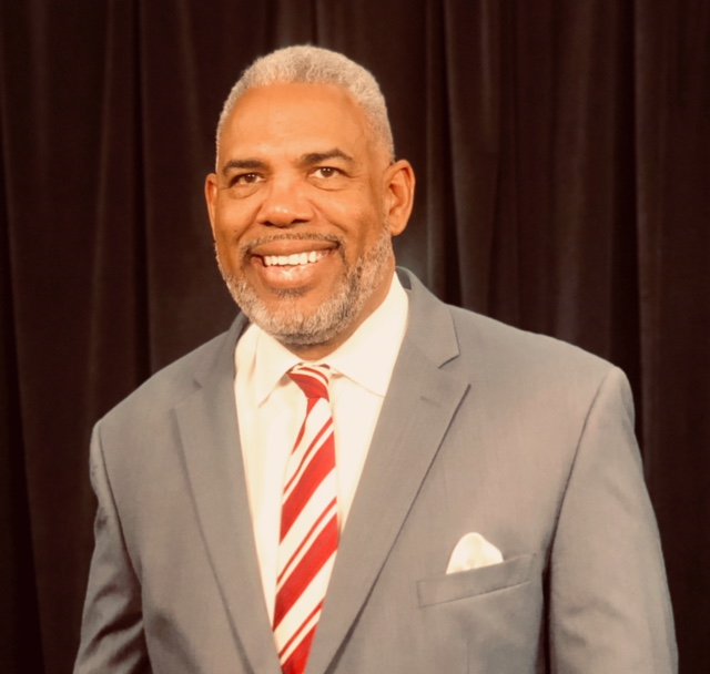 LongBeachCAP's tweet photo. Feature Friday! LBCAP shines a light on our Executive Director Mr. Darick J. Simpson. His fearlessness allowed our organization to grow in many different aspects and has made our vision for the future limitless. Thank you Mr. Darick for all of your hard work. #LongBeachCAP https://t.co/na5kH2ZuE3