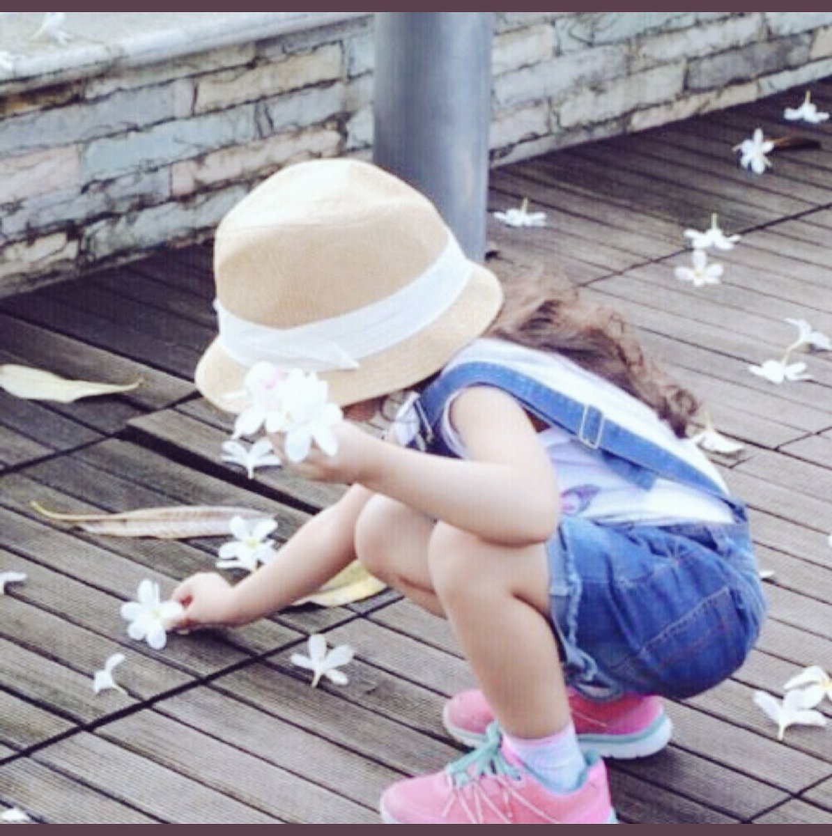 🕊
  #عموما : 👒

سـ تحتل قلبي ﺑﻘﺪﺭ البسمة
 التي ﺧﻠﻘﺘﻬﺎ ﻓﻲ ﺣﻴاتِي ﻣﻨﺬ ﺃﺗﻴﺖ 

                        ♥️🕊ღ🕊♥️