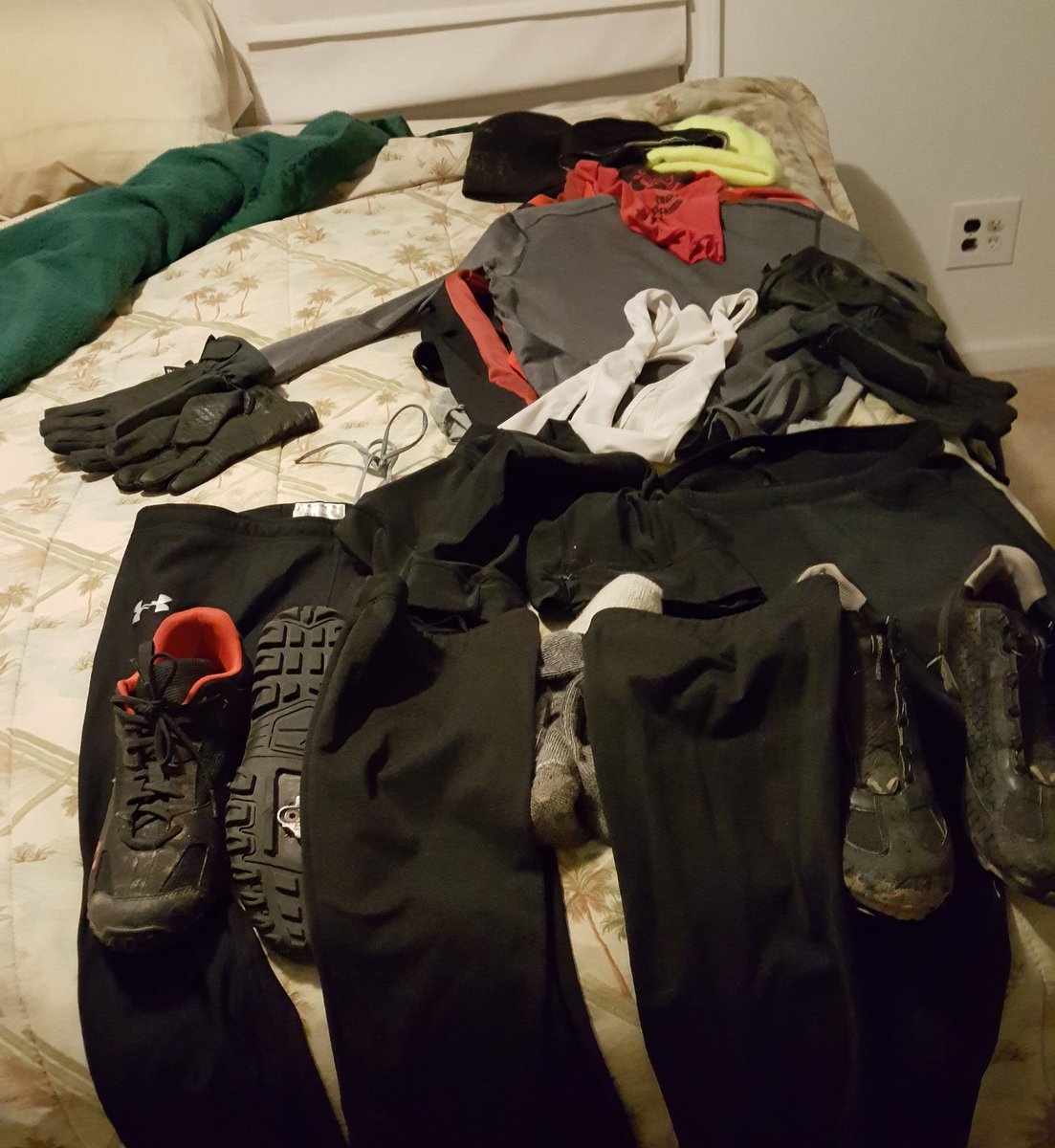 scott_does's tweet image. Dress for success.  Should be good for bad weather, worse, and even Michigan weather.  When the #icemancometh