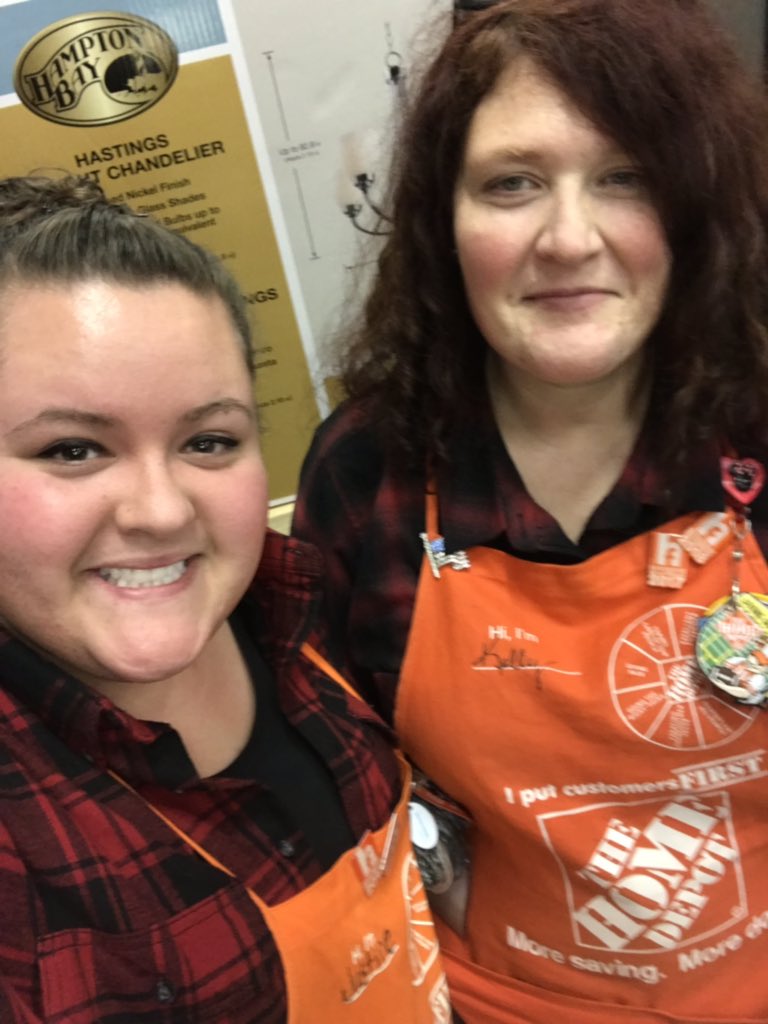 Twins!! Flannel Friday! #MWOCT2018 #werecool @ChaseBeerbower <a href="/HDmorrissey/">Michael Morrissey</a> <a href="/Sierra24Johnson/">Sierra Johnson</a>
