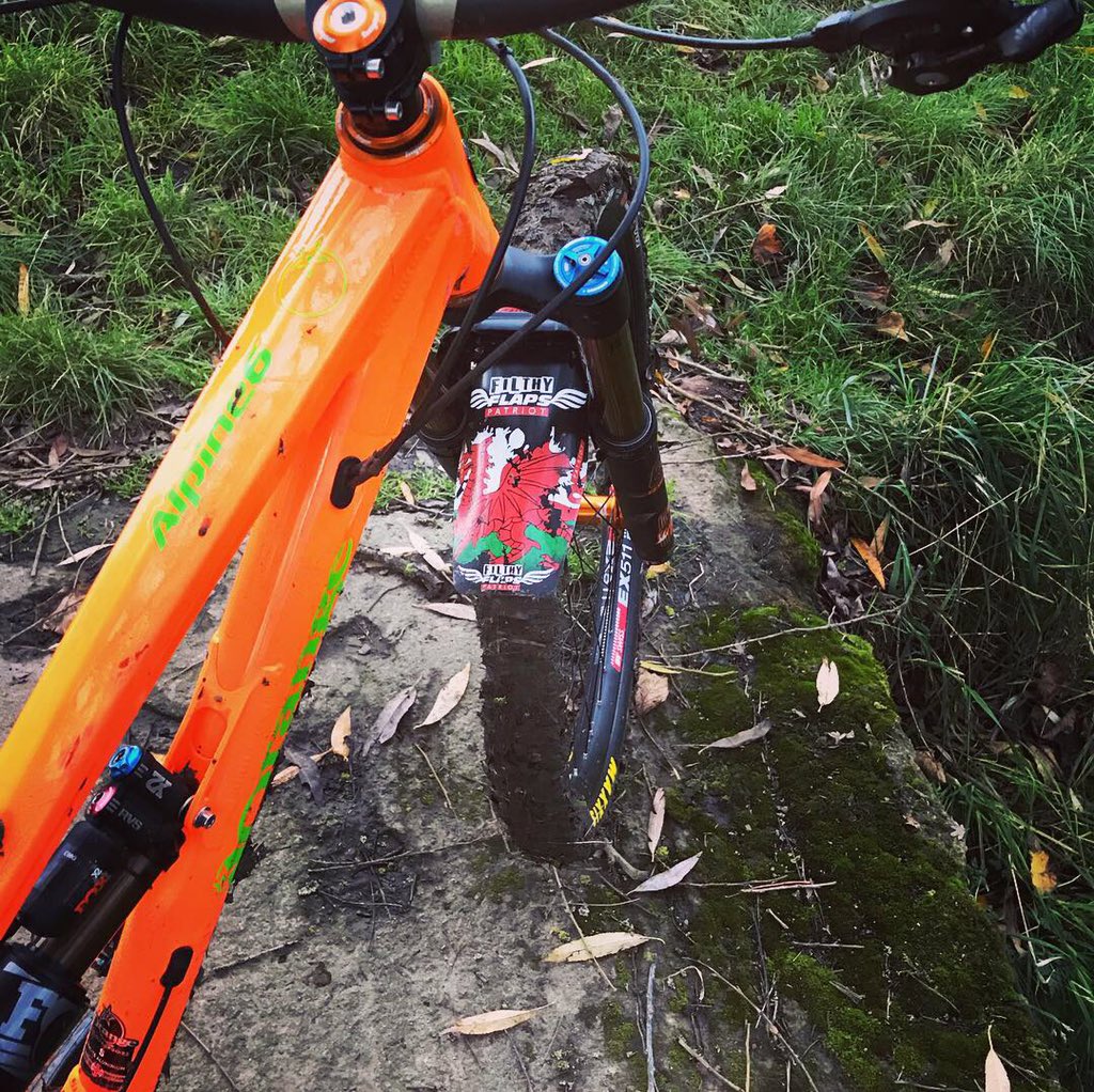 FilthyFlaps's tweet photo. After a really busy week with work, this is just what the doctor ordered! #mtb #friday #bike #orangebikes #filthyflaps #escape https://t.co/4nbp5Gnhr3