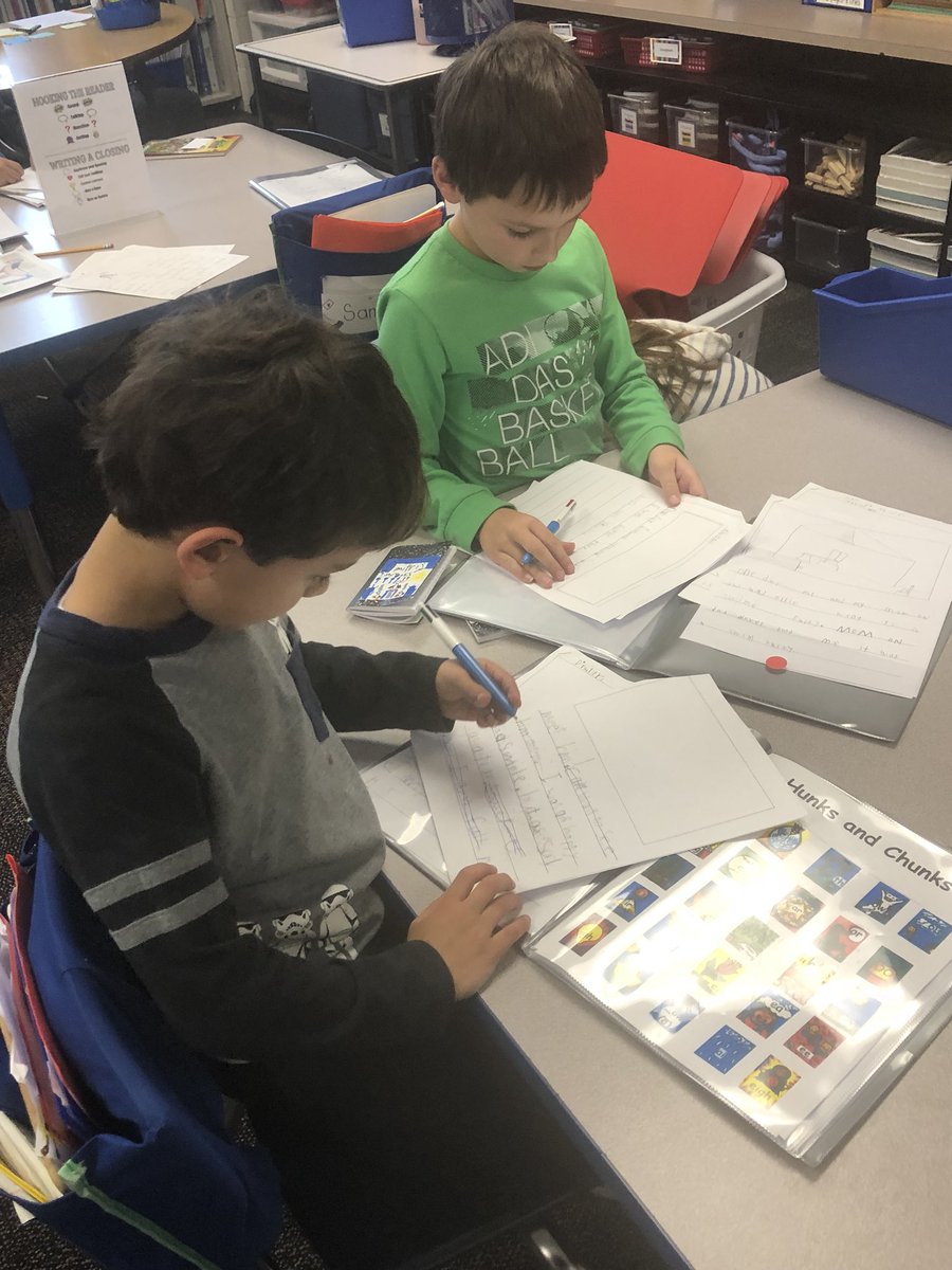 mrszsclass's tweet image. Using Editing Pens to check for punctuation, capitals, and spelling!  #editorsatwork