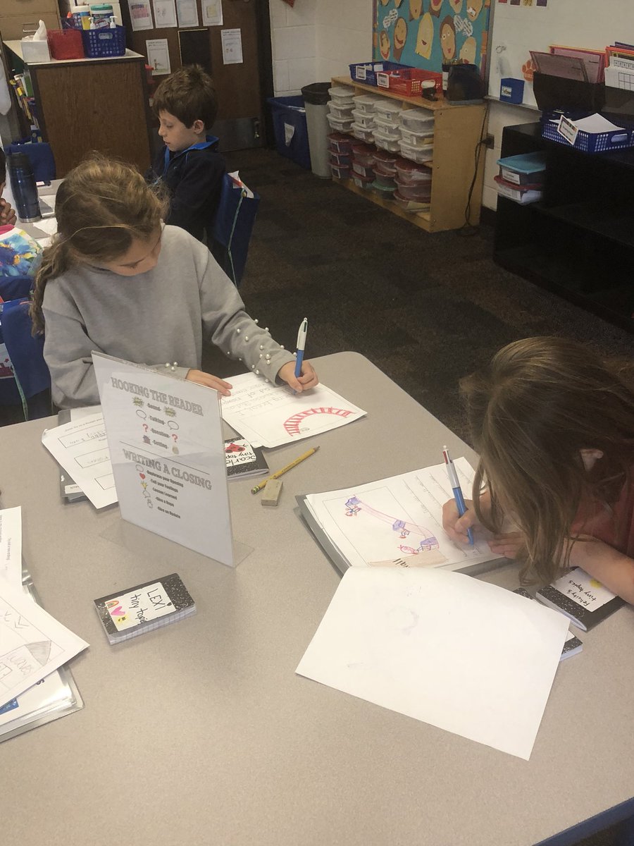 mrszsclass's tweet image. Using Editing Pens to check for punctuation, capitals, and spelling!  #editorsatwork