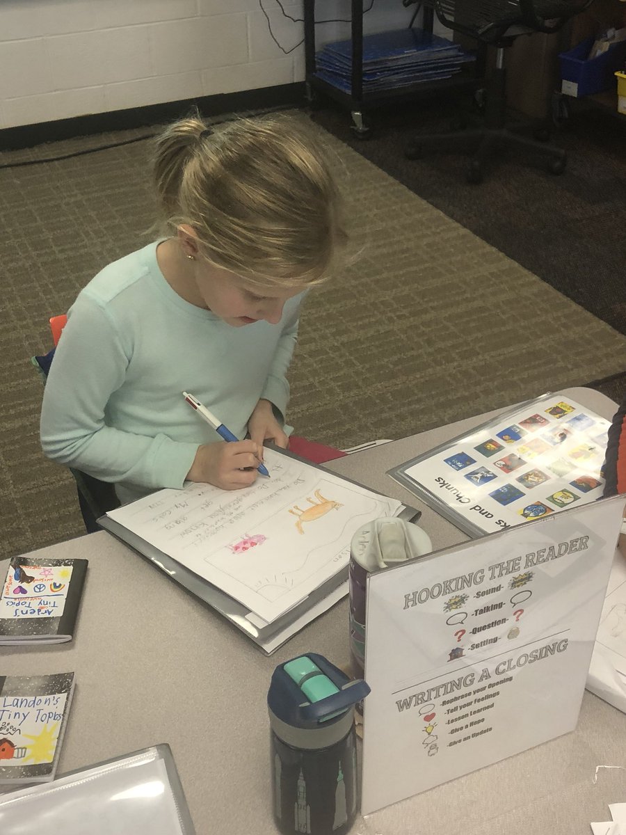 mrszsclass's tweet image. Using Editing Pens to check for punctuation, capitals, and spelling!  #editorsatwork