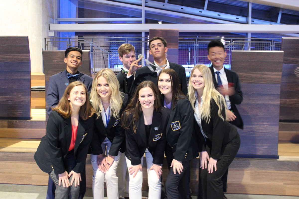 PinnacleDECA's tweet photo. @DECAInc Pinnacle DECA in our DECA Professional Attire @ the 2018 ICDC!
πΉπ·πΉπ·πΉ
#decamonth #decaicdc #icdc2018 #decainc #azdeca https://t.co/YZPhgALqDM