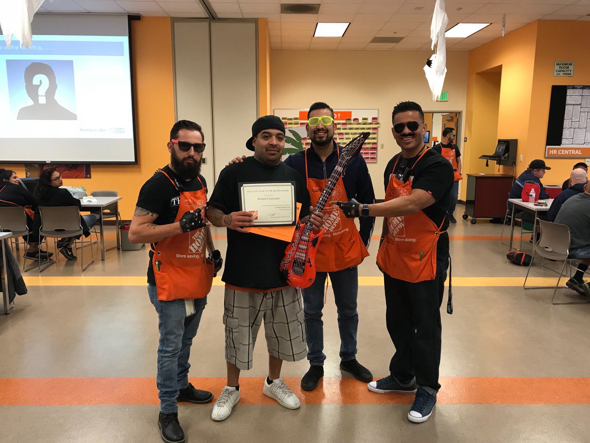 DavidAr69847522's tweet photo. Celebrating our AOM and VALUE winners on HALLOWEEN! #redlandspride @eschoenTHD @lennyatdepot @john_abrantes @lajacska01 @5087Rdc https://t.co/6X53aHOuOT