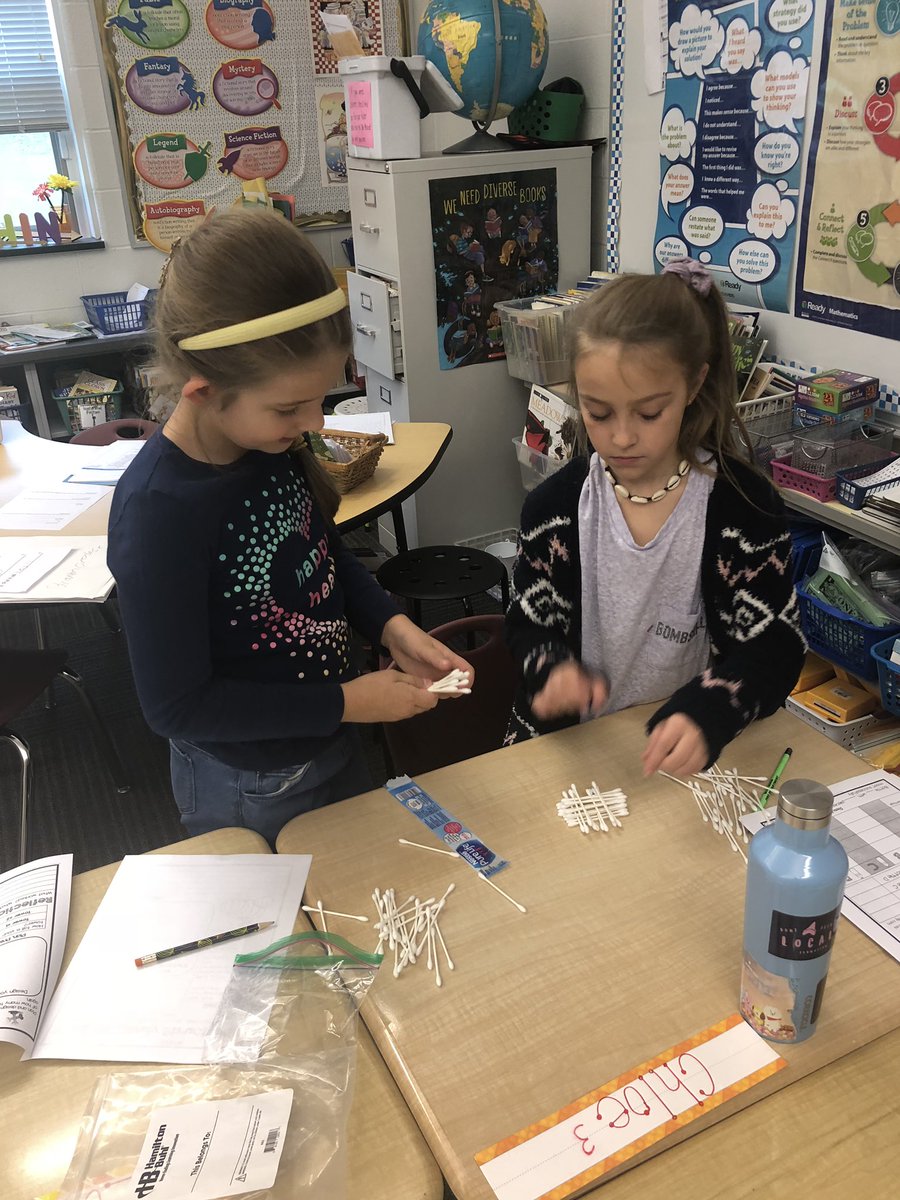 MrsWLovesToRead's tweet image. #SpookyStem in 3rd grade at Friendship! #STEM #creativeminds