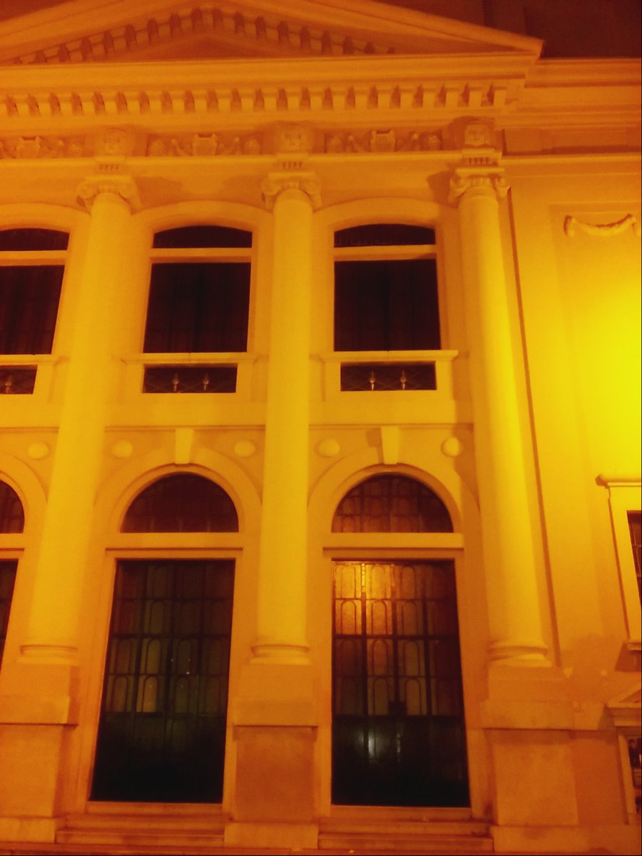 nightexpressliv's tweet photo. Per qualche giorno a San Severo e vedo il Teatro Verdi chiuso, si stagione teatrale deve iniziare, ma 30anni fa il teatro era sempre aperto ed io sul palcoscenico. Ora in molti teatri solo uno o due spettacoli al mese.Mi fa triste @IlMattinoFoggia @culturapuglia @SanSeveroNews https://t.co/FlqHZmj6fo
