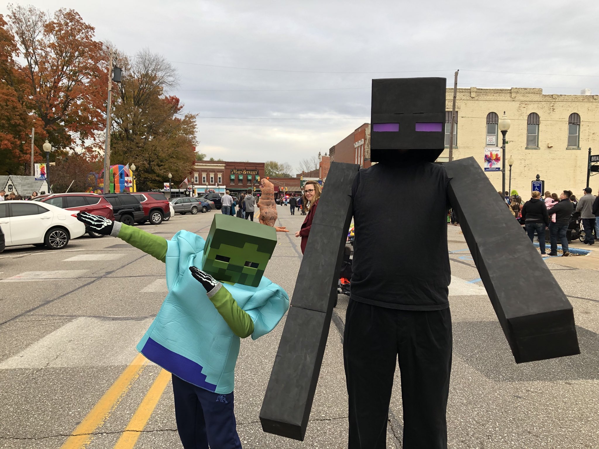 Demos the NES on X: Father & son #Minecraft costumes. Dabbing #zombie and  #enderman!  / X