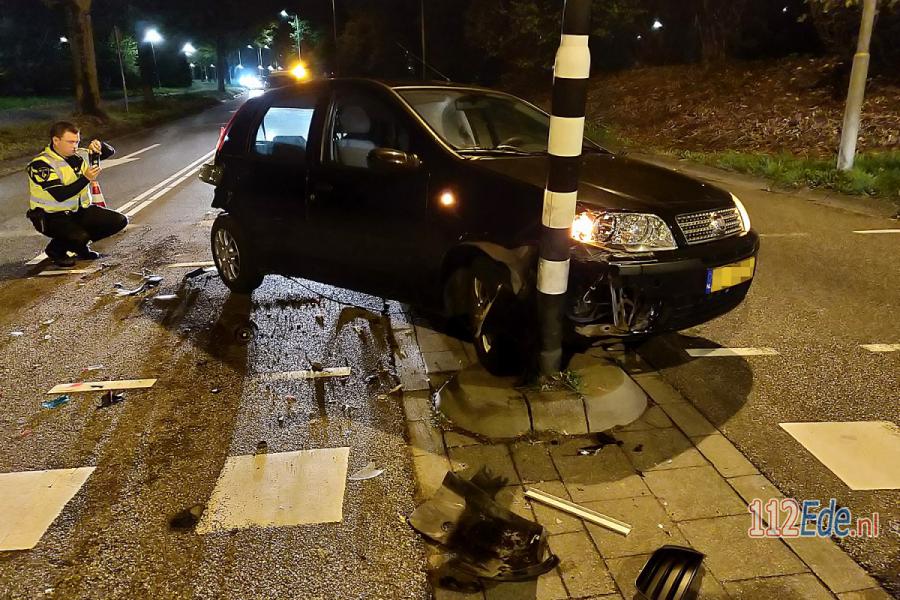 🚨 Veroorzaker ongeval in #Ede gaat ervandoor na kop-staart aanrijding 112.press/QqJhxl 112Ede https://t.co/CSIEC5xpSt