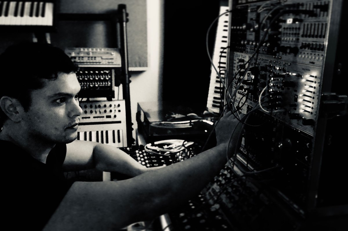wigbert_live's tweet photo. Stay connected!  

#modularsystem #techno #wigbert #humanmachine #weekend #gearporn #producer https://t.co/9OrMbtJkx3