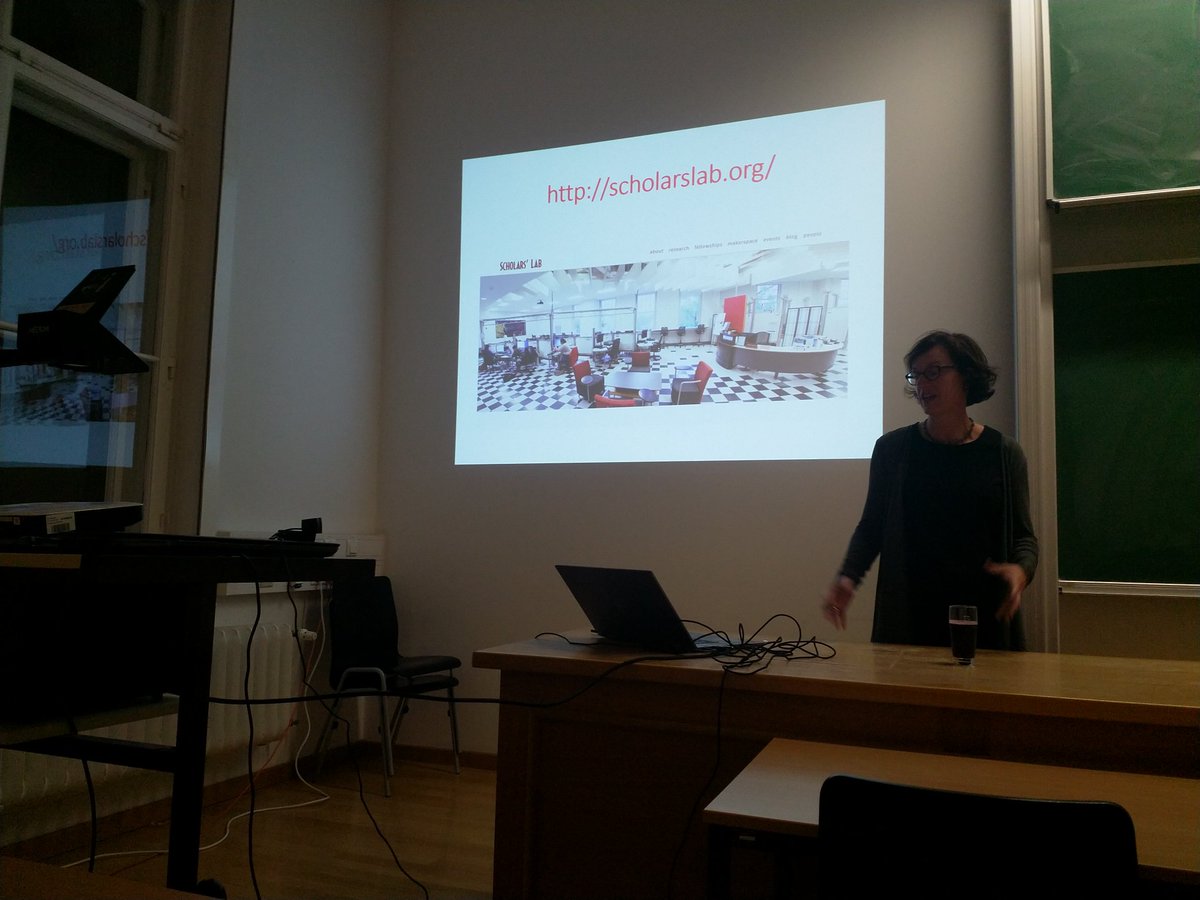 AlexanderLasch's tweet image. Julia Meyer (@SLUBdresden) stellt zu später Stunde bei #DEARHUMANS das #TextLab (und sein Vorbild) vor. /cc @GSW_TUDresden