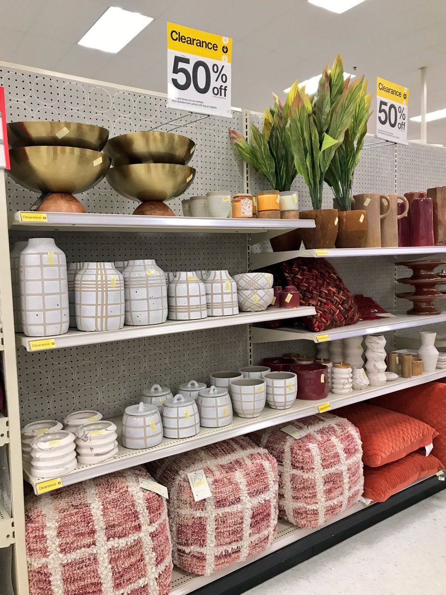 targetVM_erika's tweet image. Full price home &amp;amp; Clearance all full and zoned for the weekend!! Bring on Christmas! @EricWunderle