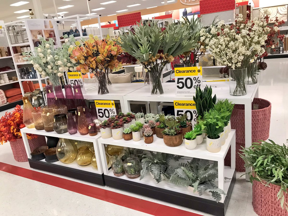 targetVM_erika's tweet image. Full price home &amp;amp; Clearance all full and zoned for the weekend!! Bring on Christmas! @EricWunderle
