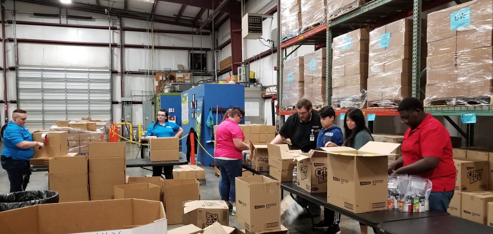 tctcedu's tweet image. We are SO proud of our SGA Students for volunteering at the Golden Harvest Food Bank today!! #SnackPacking #GoodDeeds #FridayFeeling