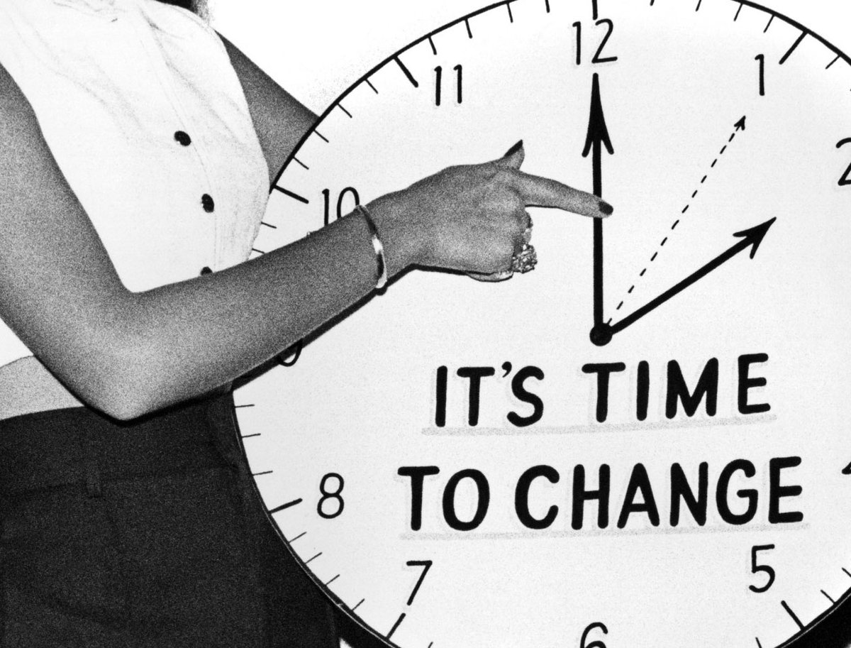 HoekstraEquip's tweet photo. Don't forget to fall back this Sunday, November 4 for Daylight Saving Time. https://t.co/dlNS3zcgao