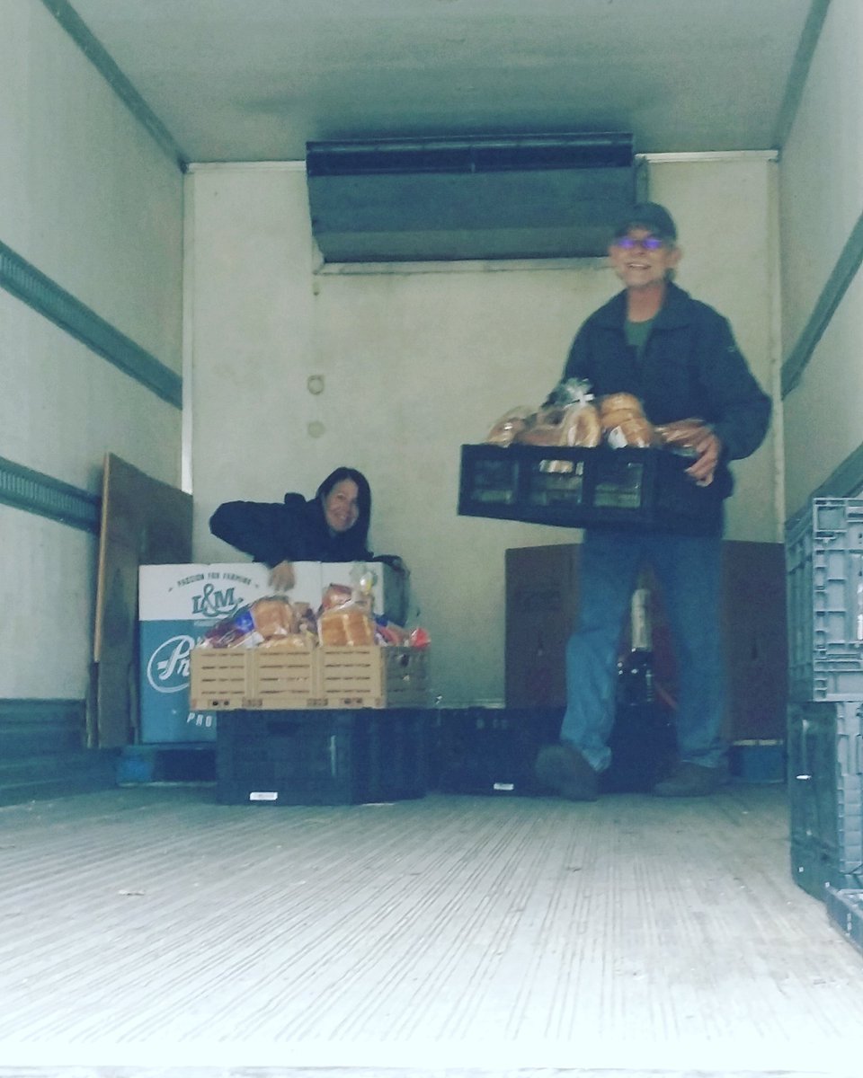 AnnaLinzy's tweet image. #Stacy  in a box on the back of a truck !
#TLPC #VolunteerNashville