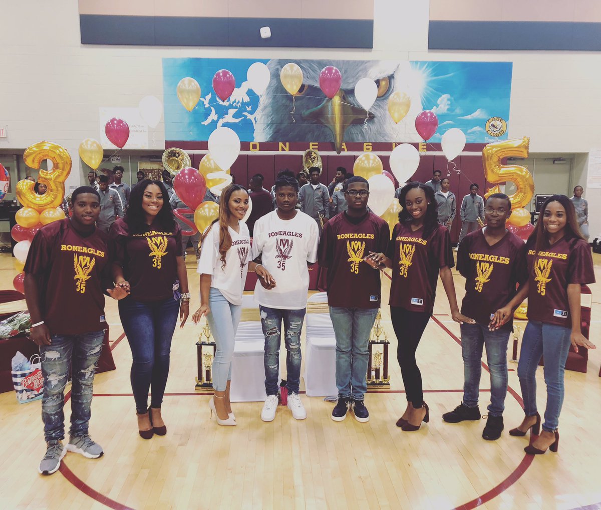 MsChap35's tweet photo. The Roneagle 2018 homecoming court! So proud of these incredible scholars— they represent 35 with such grace and maturity. #RoneaglePride #35ACHIEVE https://t.co/zNp0OnFct2