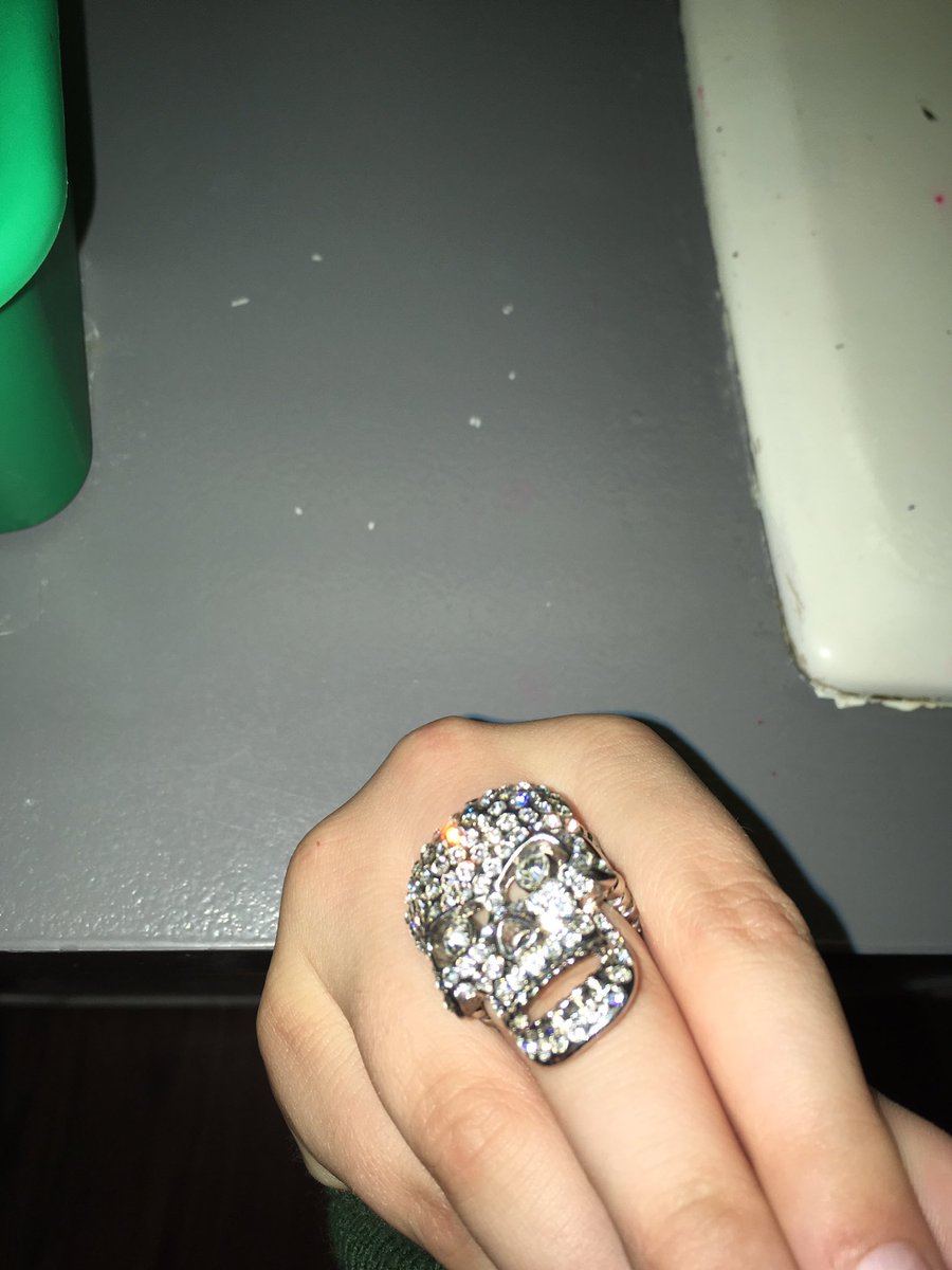 LILTrap72470596's tweet photo. I gots a iced out skull ring #icedoutskullring #🛸liltrap🛸 https://t.co/l2mv0ZRbgl
