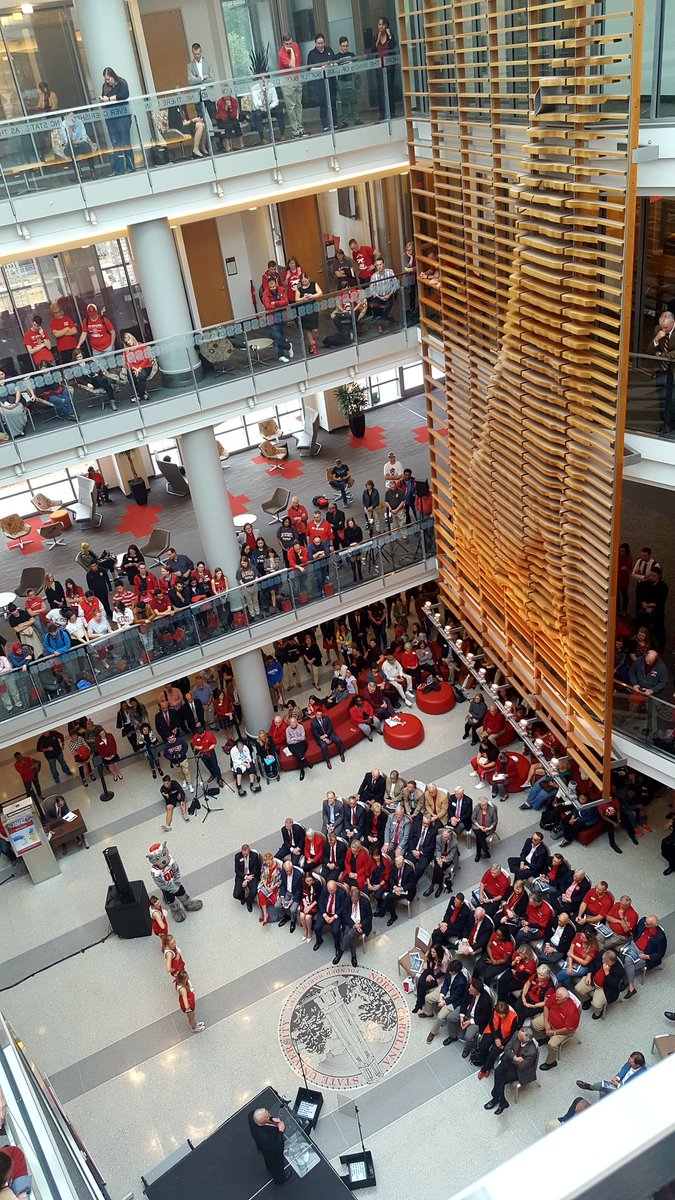PackTimPeeler's tweet image. Wolves howling proud during @NCState Chancellor Randy Woodson&apos;s #falladdress #redandwhite