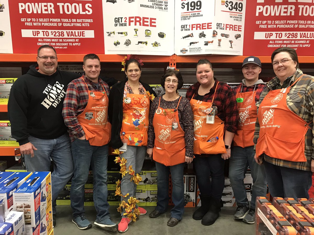 Showing our Fall attire at 2748! #MWOCT2018 #flannelFriday #fallsmyfavorite <a href="/HDmorrissey/">Michael Morrissey</a> @krizoo30 <a href="/ErikVonzip/">Erik Vonzip Hendel</a> <a href="/RAshley89/">Ryan Ashley</a> <a href="/jonhensley1495/">Jon Hensley</a> @ChaseBeerbower
