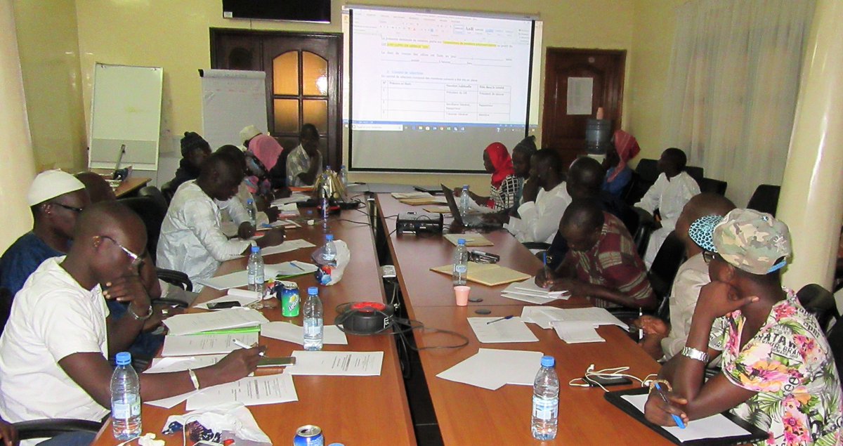 PdidasOfficiel's tweet photo. Formation pratique sur les procédures simplifiées d’acquisition des intrants dans le cadre du Programme d’Accompagnement des Communautés, Volet gestion de l’attente à l’intention des GIE des offres foncières mise à la disposition du #PDIDAS. #Senegal #Kebetu #PSE #Agrobusiness https://t.co/b7MNGXDCS6