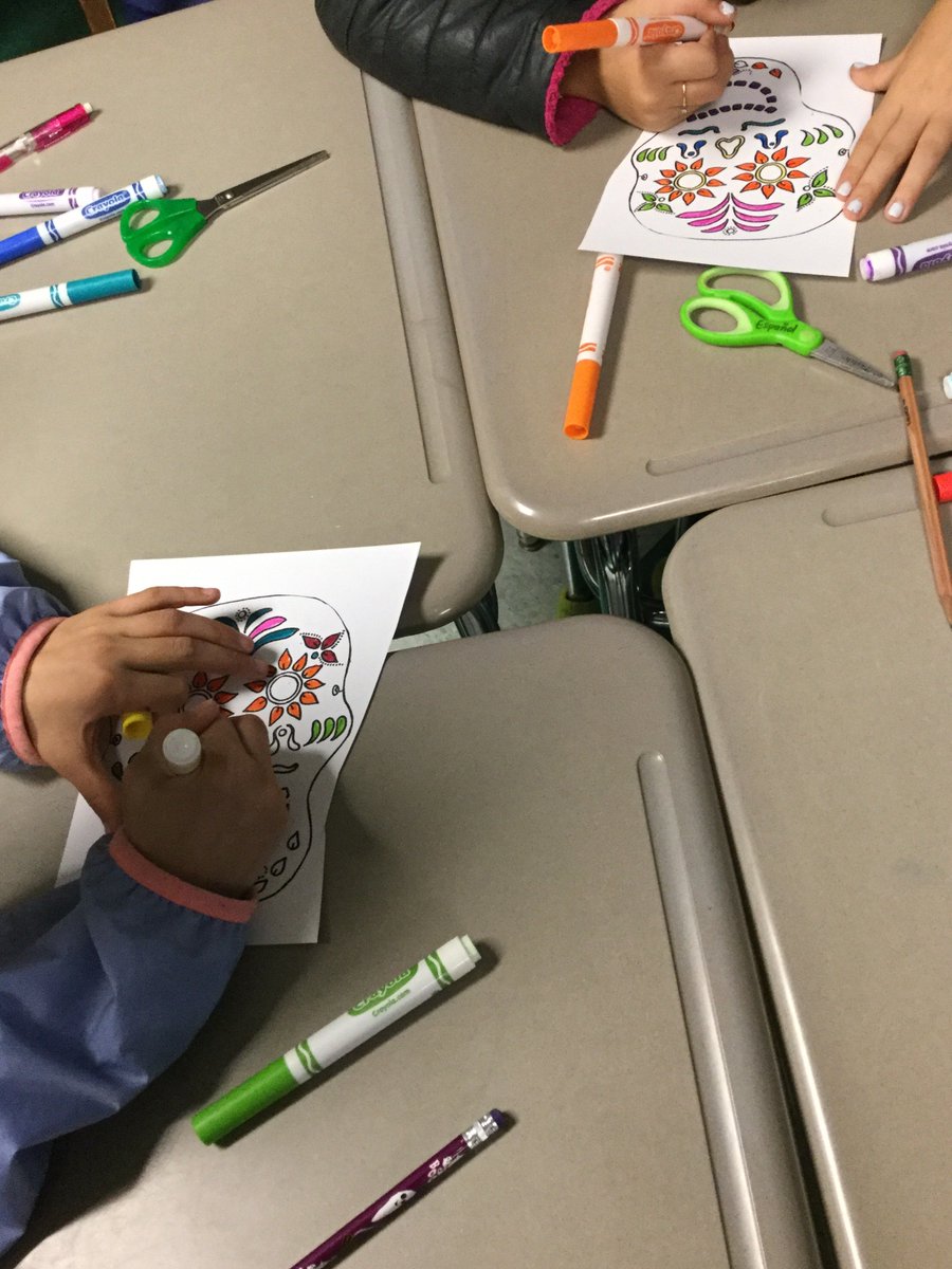 HawkWolf39's tweet photo. Highcrest 5th and 6th graders had fun learning about Mexican Day of the Dead traditions during Spanish this week.  #weareHAWKS https://t.co/bZDOCioCZT