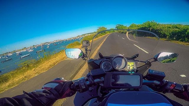 Yippee Friday!!! Have a great weekend all... ride safe if you’re riding!! #itstheweekend #friyay #fjr1300 #yamaha #touring #motorcycle #motorbike #motovlogger #iow #islandlife #isleofwight #uamoto #ultimateadventure #justride #ultimateaddons #bluesky ift.tt/2AJ8Coo