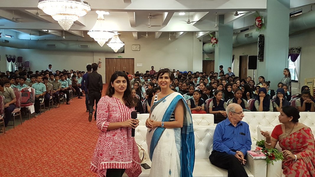 MeenakshiShedde's tweet photo. Most moving: the response to a screening I organised of @elisapaloschi 's docu #DrivingwithSelvi, on a Karnataka child bride who escapes a violent marriage to become S. India's first female taxi driver. Inspired by Selvi, 4 students shared their own stories. #PatuckSchool https://t.co/QkCEWreulD