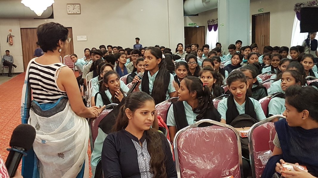 MeenakshiShedde's tweet photo. Most moving: the response to a screening I organised of @elisapaloschi 's docu #DrivingwithSelvi, on a Karnataka child bride who escapes a violent marriage to become S. India's first female taxi driver. Inspired by Selvi, 4 students shared their own stories. #PatuckSchool https://t.co/QkCEWreulD