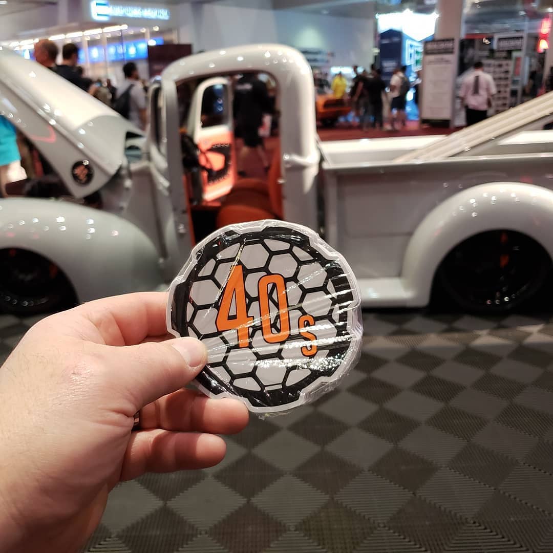 QTAlignment's tweet image. One last post from SEMA! Go grab a sticker, and admire the #QuickTrickAligned beauty! 

@Regran_ed from @40_shades_of_grey_  -  Come by the truck and grab a sticker and say hi before the end of the show. 👍
#40shadesofgrey #fordtrucks