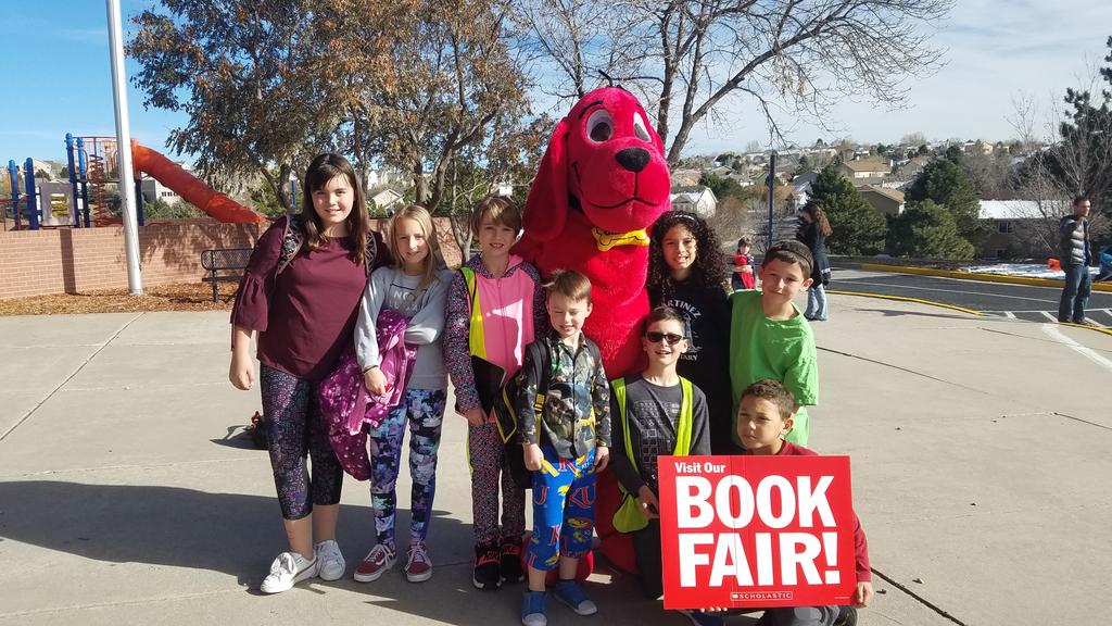 mstnewsom's tweet image. Clifford has us ready for the Book fair @Martinez_CSSD11 
#cssd11 
@D11Supt