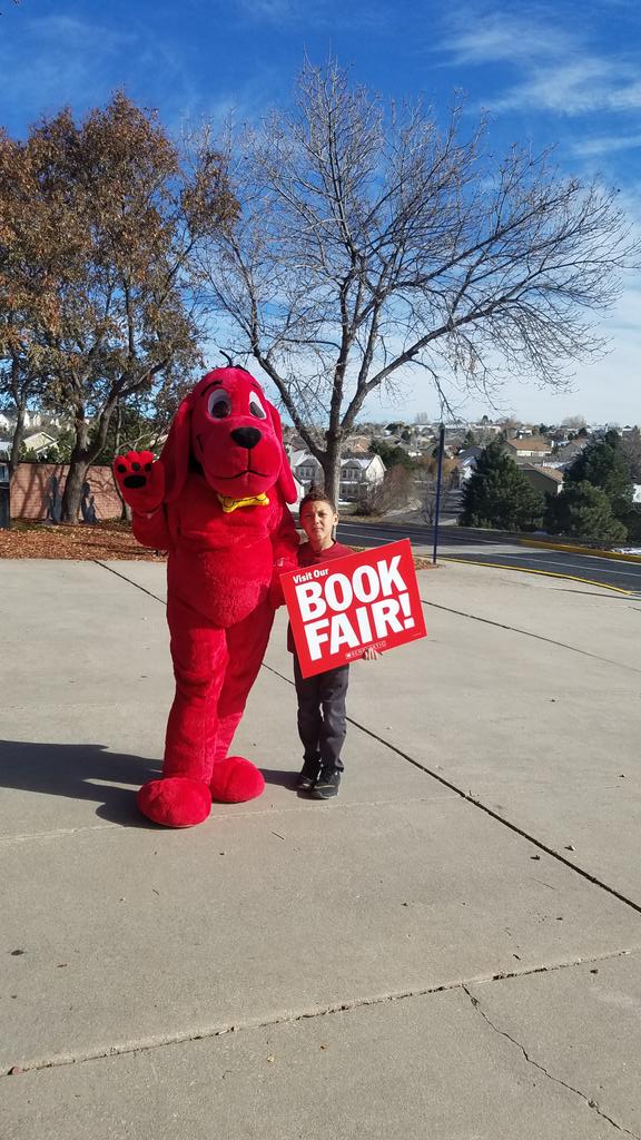 mstnewsom's tweet image. Clifford has us ready for the Book fair @Martinez_CSSD11 
#cssd11 
@D11Supt