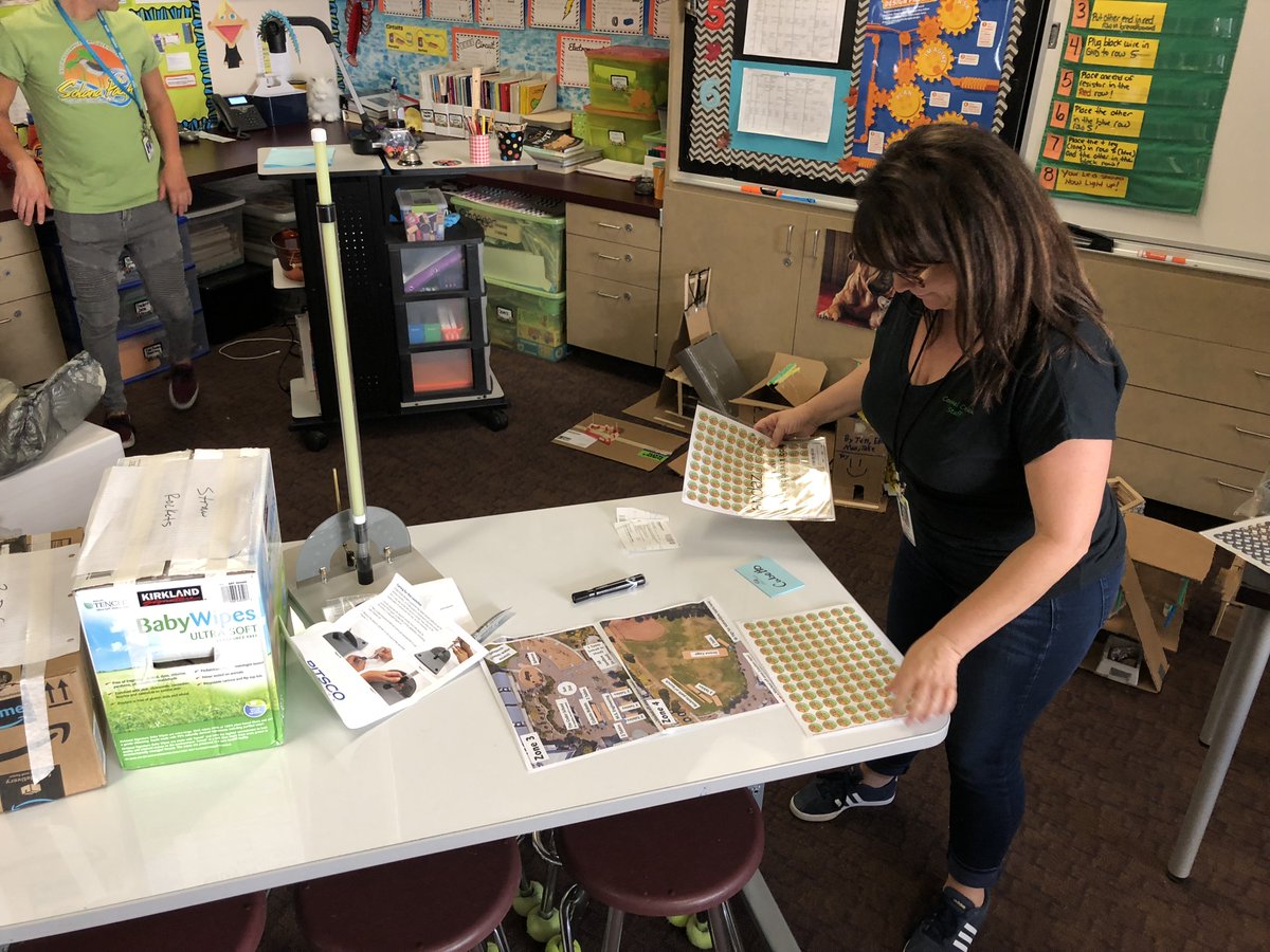 sabrina_sbsd's tweet image. Thank you to our FABULOUS SBSD staff for supporting our first Districtwide STREAM fest! Come join us at Solana Pacific 10am, 11/3. #sbsdedu #sbsdstream