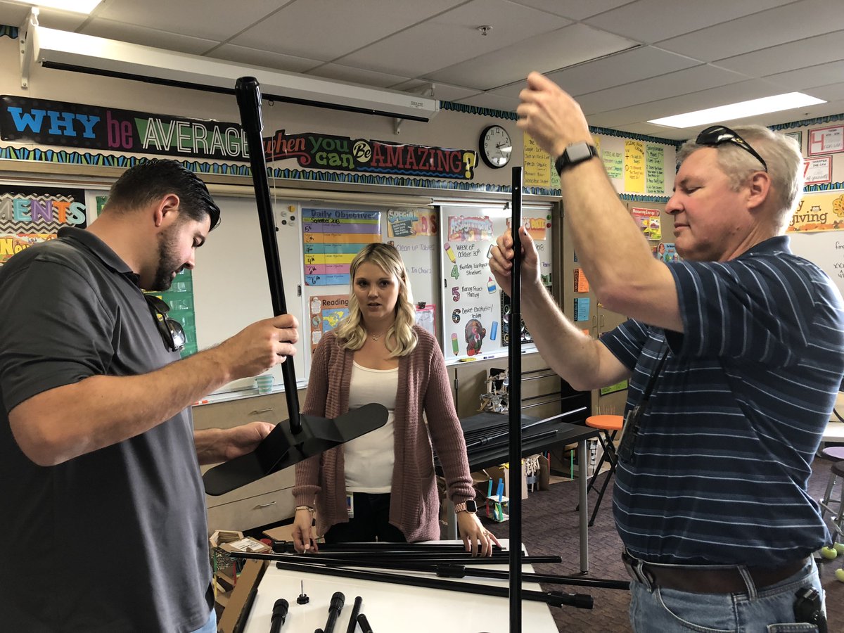 sabrina_sbsd's tweet image. Thank you to our FABULOUS SBSD staff for supporting our first Districtwide STREAM fest! Come join us at Solana Pacific 10am, 11/3. #sbsdedu #sbsdstream