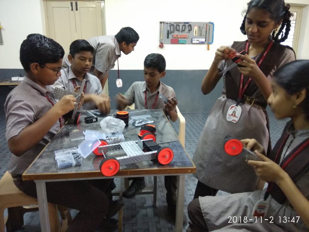teckteams's tweet photo. Students of Mandapeta Public School are keen on #learning. 
They are getting ready for the #IRC9.
Yesterday they had been practicing on #Robots to be proficient for the event.
@TeckTeamSolutions
#NITIAayog
#AIMtoInnovate
#Avishkaar https://t.co/qguaQm8Ru1