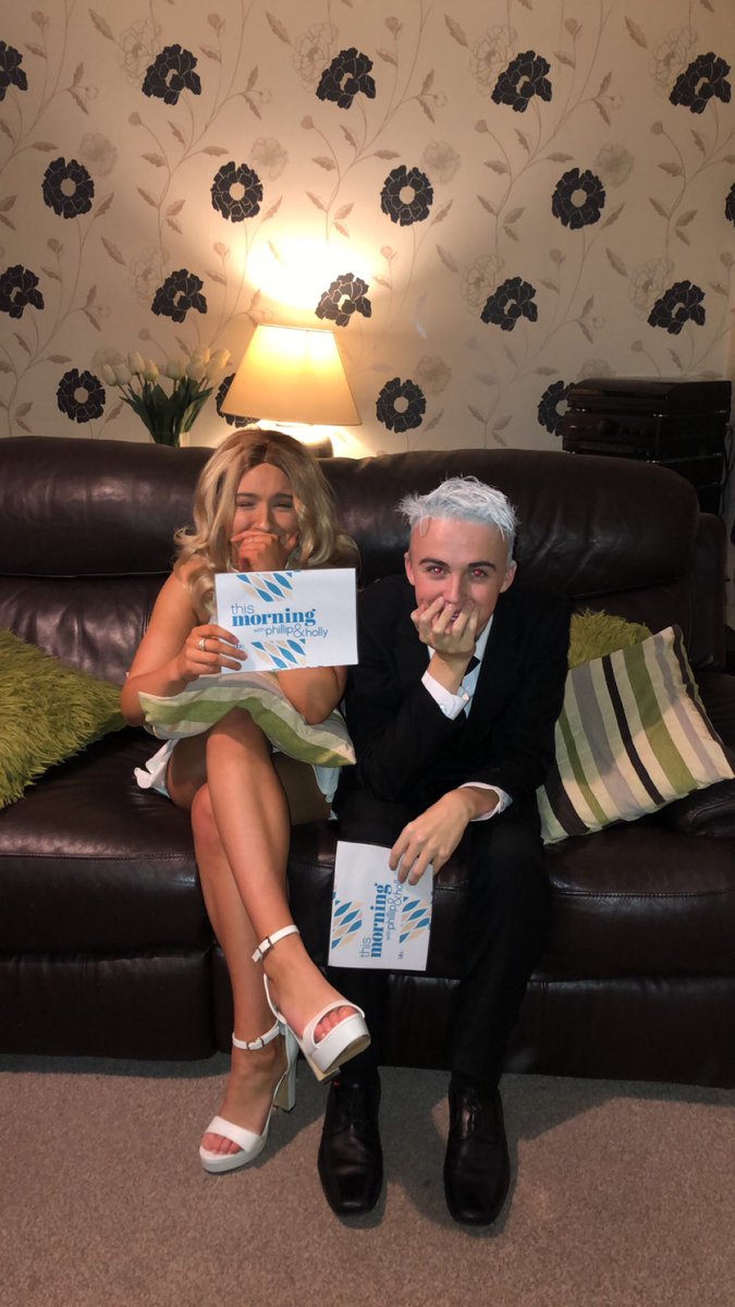 🎃🎃 Happy Halloween 🎃🎃 @schofe @hollywills @ITV @thismorning @WeAreSTV @erinhickeyxo #ThisMorning #hollywilloughby #phillipschofield #Halloween18 #hwstyle #schofe