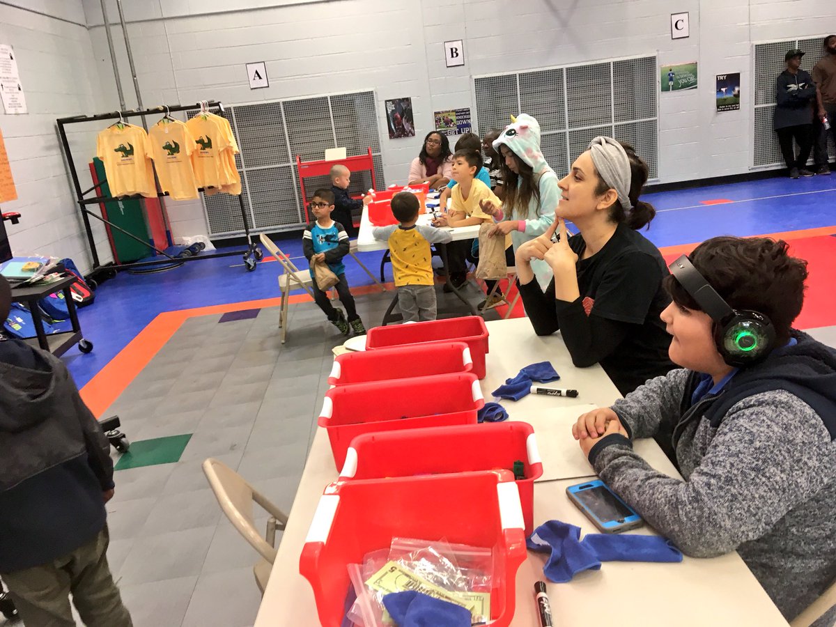 Ms_Cerda's tweet image. What a night! The @AndrewsElemECP Math &amp;amp; Science Night was OUT OF THIS WORLD 🚀 #AISDProud @Physics_Circus @acchaos4u #StarsandScienceAustin @romany_ly