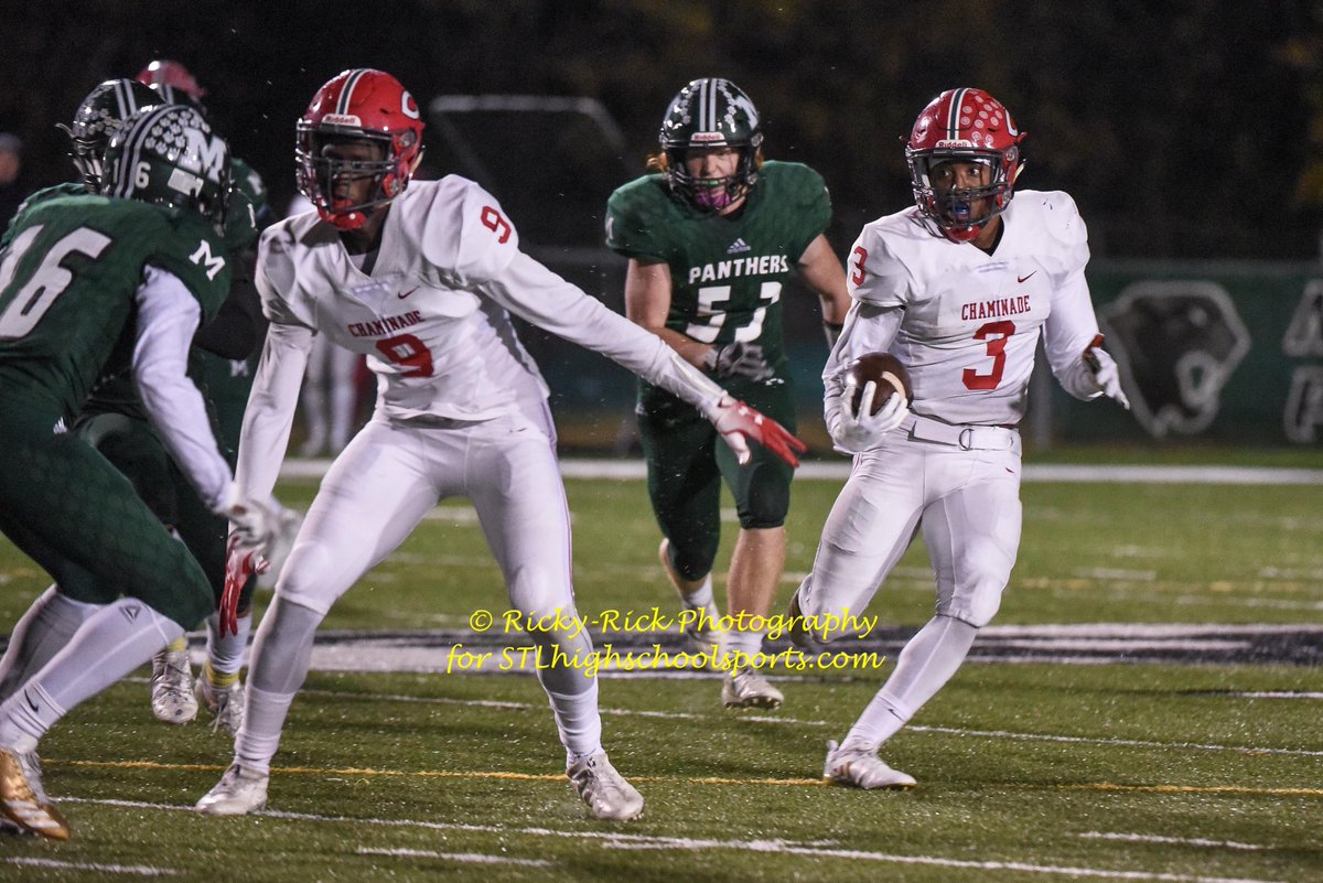 RickyRick_Photo's tweet photo. 11/2/18 - @ccpfootball traveled to @MHS_Footballers for district semi-final #football action. More photo and article by @VessaBen will be at @STLhssports @CCPAthletics @Team_Mehlville #playoffs #314prep https://t.co/CveeTfGdao
