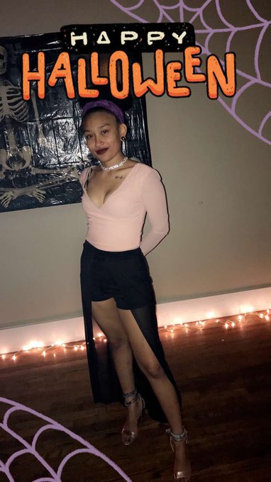 Halloween 2k18 #lit #spooky https://t.co/8SlvGgBJXc<a href="/tag/lit"class="tags">#lit</a><a href="/tag/spooky"class="tags">#spooky</a>