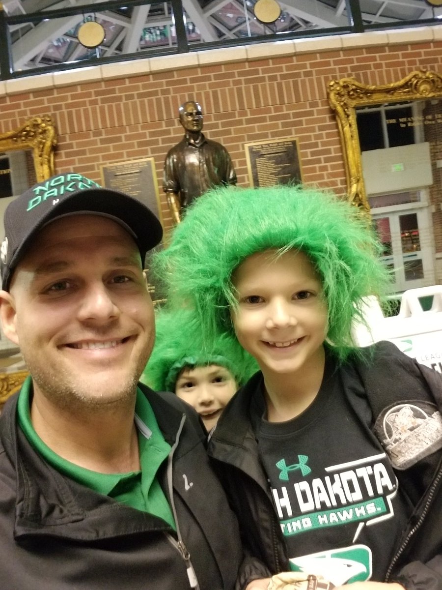 hsbrgns's tweet photo. Happy belated birthday party Lando. #3monthslate #gosioux https://t.co/wl9F6krGV7