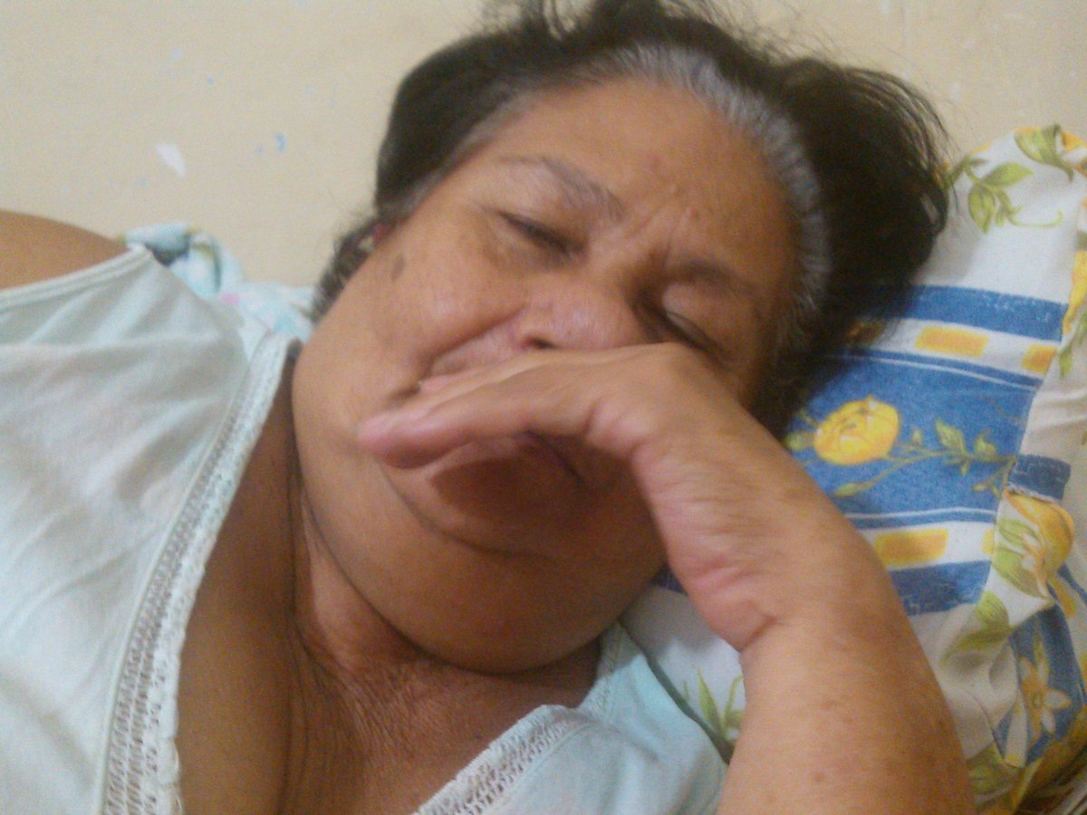 AdvJuliocesar's tweet photo. Minha mãe, minha saudade.
Das vezes em que tentei lembrar de como era a vida com você pude repetir felicidades.
Sua proteção irrestrita era de vibrar. Nada me amedrontava. Eu era forte por você , por causa de você.
Meus medos eram destilados por sua coragem, por suas certezas. https://t.co/TXKvWhVxkF