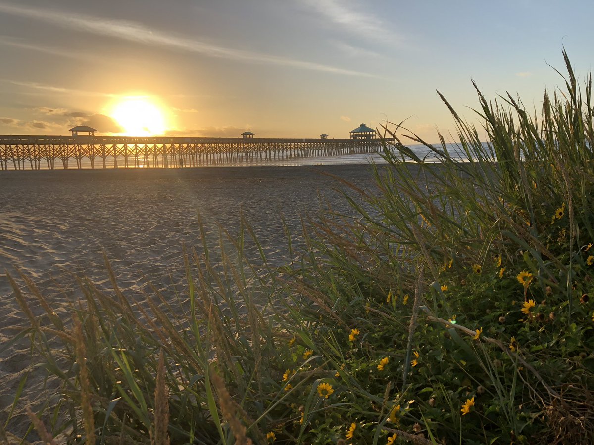 e_whitley's tweet photo. Sometimes we just don’t need photo editing or filters... It seems here that God is exceedingly capable of choosing the perfect color palettes 🎨... with no further assistance needed from me! 

Don’t know how He does it, but He takes my breath away #sunrise #sunset #creationspeaks https://t.co/nj3P4JGwpL