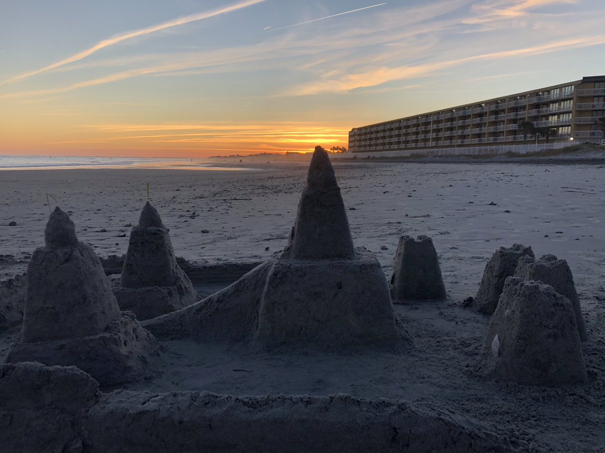 e_whitley's tweet photo. Sometimes we just don’t need photo editing or filters... It seems here that God is exceedingly capable of choosing the perfect color palettes 🎨... with no further assistance needed from me! 

Don’t know how He does it, but He takes my breath away #sunrise #sunset #creationspeaks https://t.co/nj3P4JGwpL
