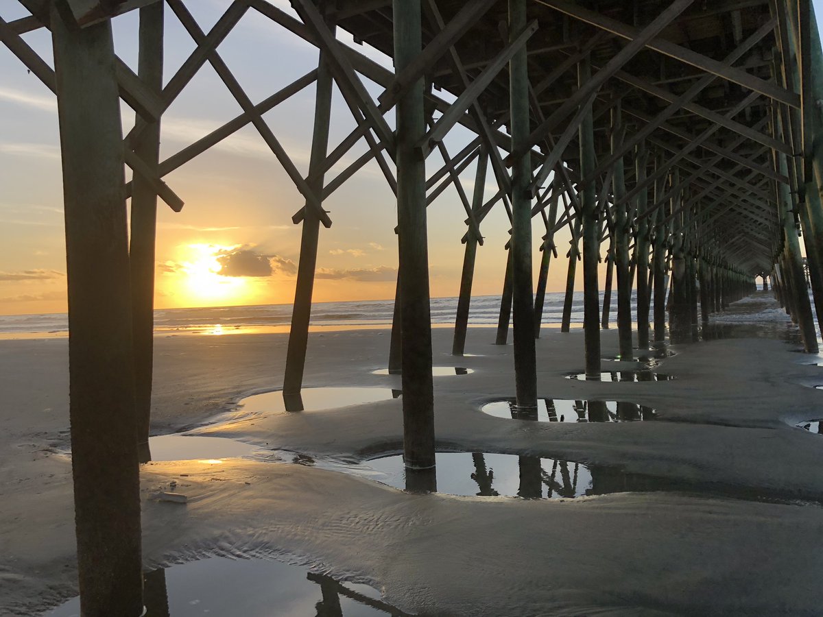 e_whitley's tweet photo. Sometimes we just don’t need photo editing or filters... It seems here that God is exceedingly capable of choosing the perfect color palettes 🎨... with no further assistance needed from me! 

Don’t know how He does it, but He takes my breath away #sunrise #sunset #creationspeaks https://t.co/nj3P4JGwpL