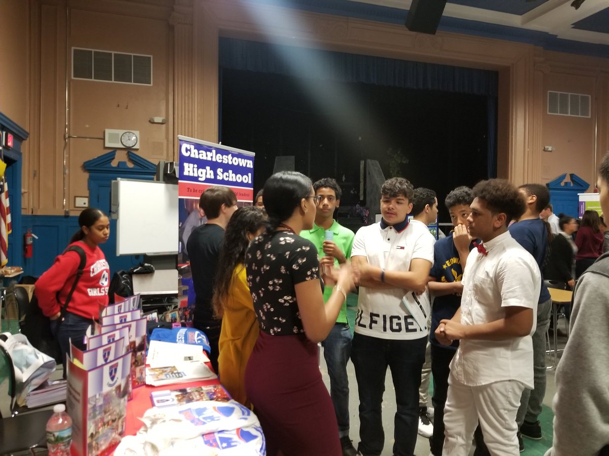 BPSEdwards's tweet photo. 8th grade students meet and chat with representatives from high schools from all over the city.  @BostonSchools #highschoolfair https://t.co/eFiUF4LiLO