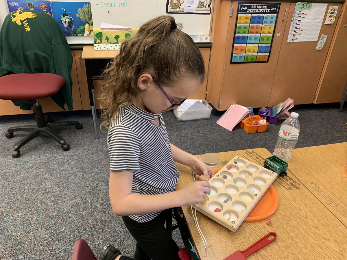 MrsReilly2WR's tweet image. Who loves #science? We do! #physicalsciences #sciencetable #secondgrade @MrsReilly2WR