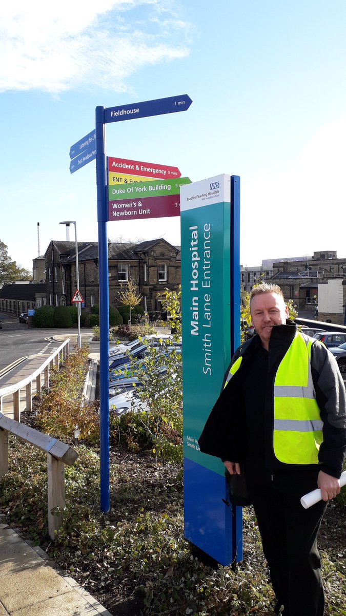 BTHFT_EFandCE's tweet photo. On site today with @SteadTony of @newvision_s who is really impressed with the installation by his team of our new external wayfinding strategy. Great dementia friendly design by @2020_Projects 👏👏👏 https://t.co/EKwscyhLge